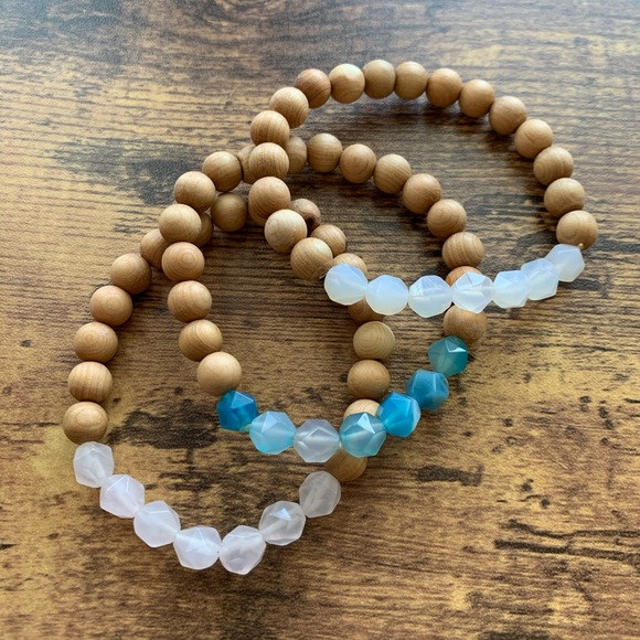 Wood diffuser stacker Bracelets - Picture 2 of 2